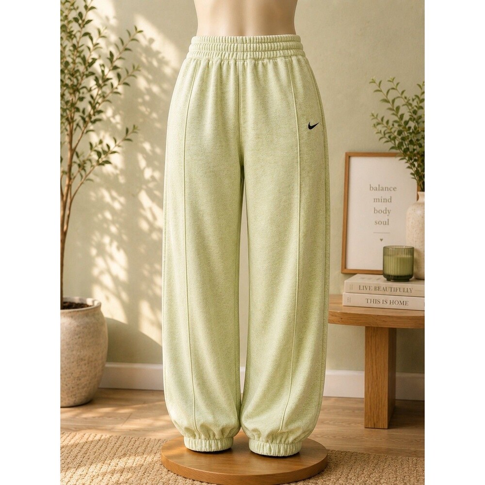 Nike Women's Sportswear Essentials fleece pants | Large
